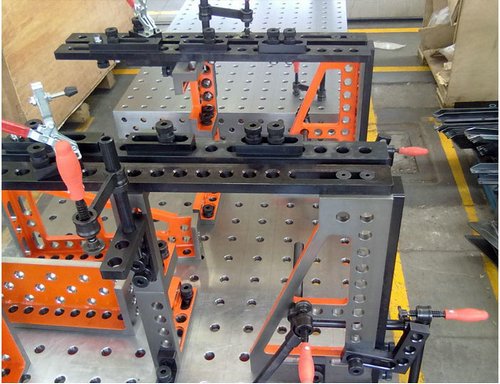三维柔性焊接工装平台安装